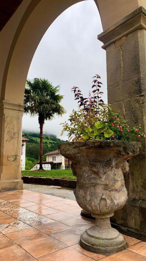 Готель La Venta De Miyares - Casa De Indianos Pilona Екстер'єр фото