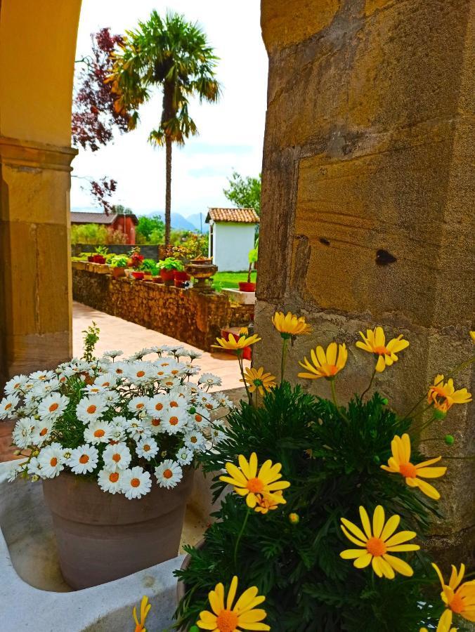 Готель La Venta De Miyares - Casa De Indianos Pilona Екстер'єр фото